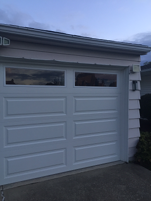 picture of a garage door