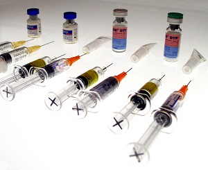 Syringes with glass vials