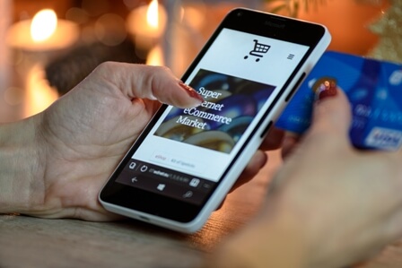 E-Commerce shopping via mobile phone app e-commerce and grocery retailing for food and beverages
