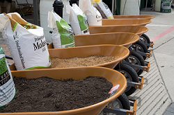 Picture Showing Lawn & Garden Fertilizers